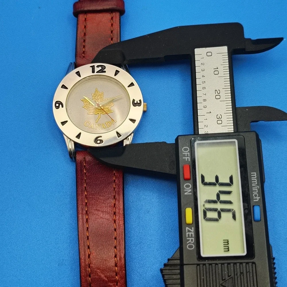 Vintage 2006 Canada Maple Leaf Japan Movt Leather 34mm Unisex Quartz Watch